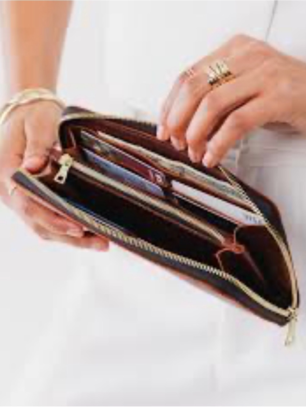 Portland Leather Goods
Women's Accordion Zip Wallet,